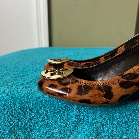 Tory Burch Leopard Print Wedge Heels with Gold Logo - Picture 3 of 11